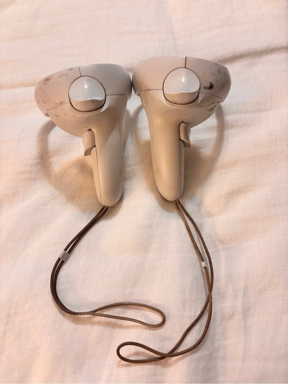 MOculus White VR Headset - Lightweight Virtual Reality Headset READ DESCRIPTION